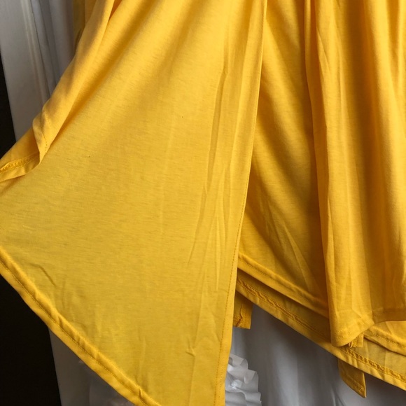 😊SOLD😊 NWT Great flowy top - Picture 3 of 5